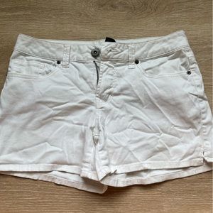 Women’s White Jean shorts